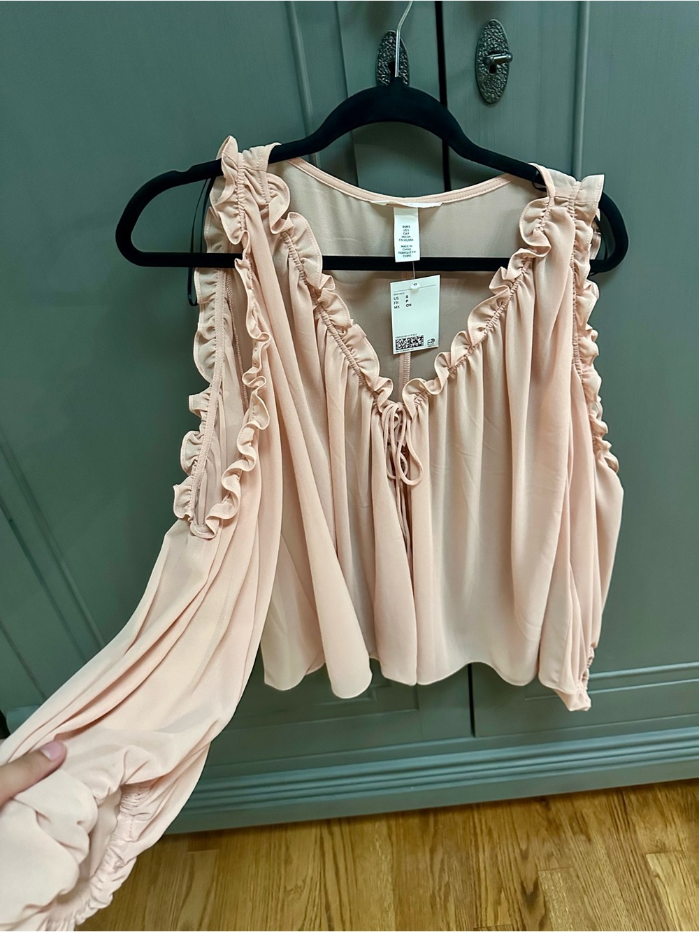 NWT H&M Peach Ruffle Tie-Front Cold-Shoulder Long sleeve Blouse